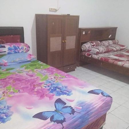 Ganeta Homestay Syariah Sidoarjo Exterior foto